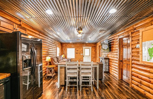 Rocky Top Cabin | Modern constructed cabin close to Windrock trails!