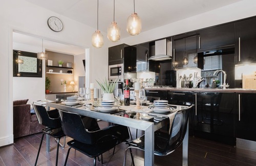 Cirencester Cottage | Modern contemporary dog friendly - Licata's Apartment