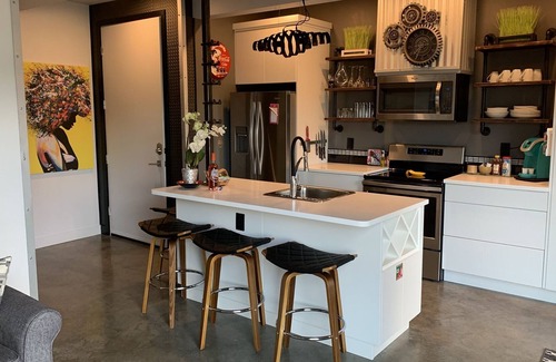 Kamloops Bed & Breakfast | Modern contemporary suite