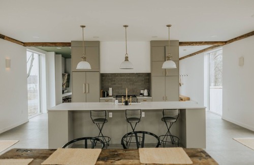 Hyde Park House | Modern Converted Barn with Hot Tub!