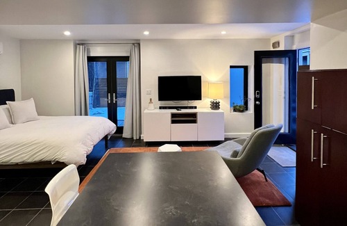 Dorchester Apartment | Modern cool, and spacious apartment. 5 minutes walk to the subway.