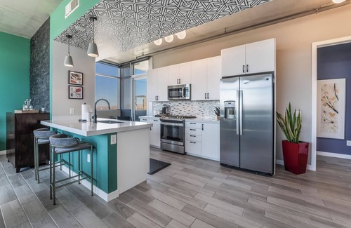 Downtown Las Vegas Apartment | Modern Corporate Condo with Vibrant Views of Las Vegas