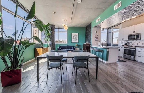 Downtown Las Vegas Apartment | Modern Corporate Condo with Vibrant Views of Las Vegas