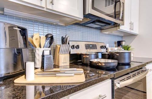 Conroe Apartment | Modern Corporate Haven
