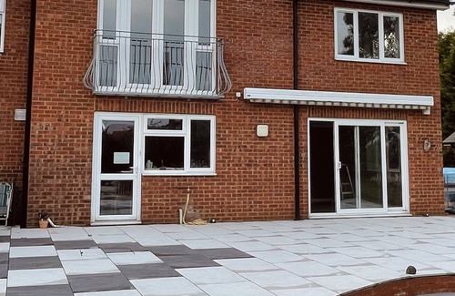 Sandy House | Modern & Cosy Country Home, Off road Parking, Pet Friendly