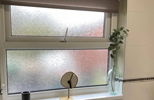 Higher Walton House | Modern Cosy Home Sleeps 6 With Parking nr Preston