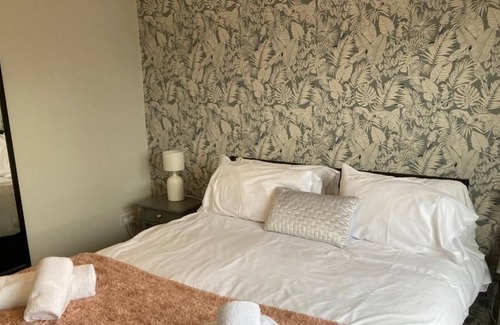 Higher Walton House | Modern Cosy Home Sleeps 6 With Parking nr Preston