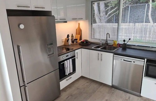 Kambah House | Modern, cosy, pet friendly house (3 bedrooms/2 bathrooms)
