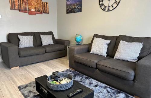 Chelmsford Apartment | Modern Cosy Warm Home With Free Parking