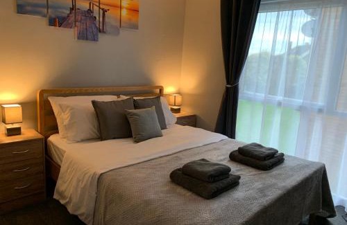 Chelmsford Apartment | Modern Cosy Warm Home With Free Parking