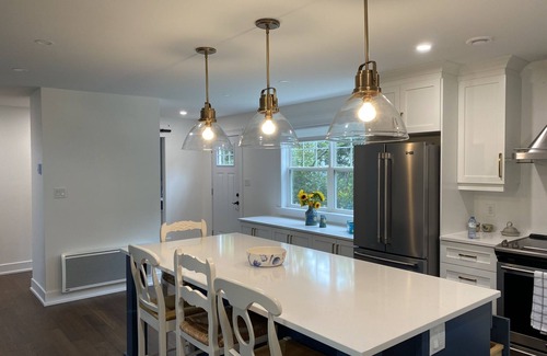 Morell Cottage | Modern Cottage 2 Mins From Lakeside Beach-Your Perfect Beach and Golf Retreat!☀️