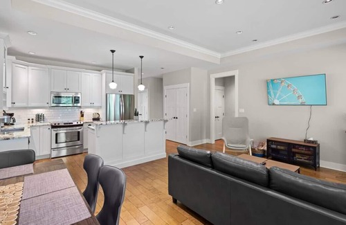 Regional District of Nanaimo Cottage | Modern Cottage at Qualicum Landing