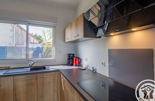 La Renaudiere Cottage | Modern Cottage Between Cholet and Nantes with Terrace and Pond