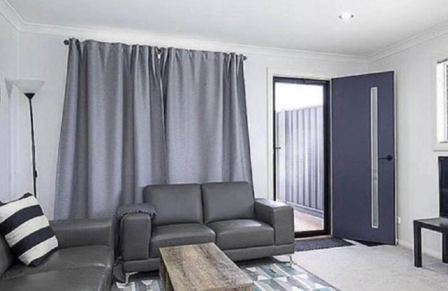 Hughes Cottage | Modern cottage central location