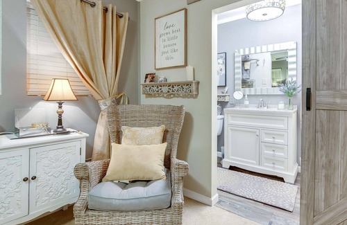 Newcastle House | Modern Cottage Charmer/ Outdoor Enthusiast Mecca & One Mile to Folsom Lake