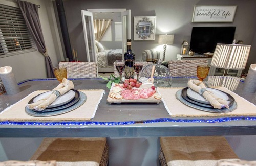 Newcastle House | Modern Cottage Charmer/ Outdoor Enthusiast Mecca & One Mile to Folsom Lake