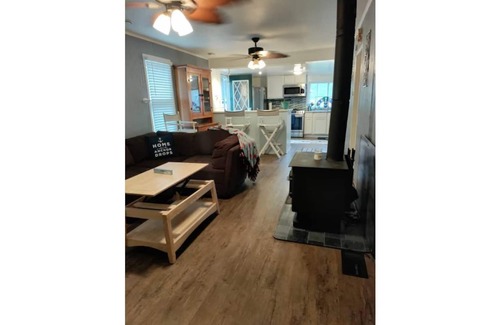 Twin Lakes House | Modern Cottage - Fast WIFI, Gas grill, boats, golf, FENCED yard - lg/sm DOGS