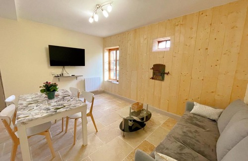 Selles-sur-Cher Cottage | Modern Cottage with Terrace & Garden Near Beauval Zoo in Selles-sur-Cher