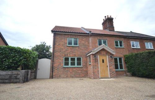 Norwich House | Modern Cottage in Colney, Norwich