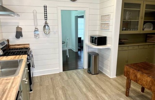 Benton Cottage | Modern Cottage in Downtown Benton
