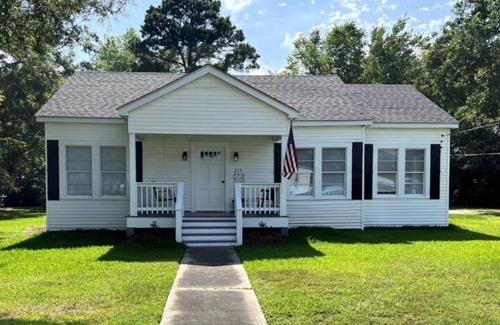 Benton Cottage | Modern Cottage in Downtown Benton