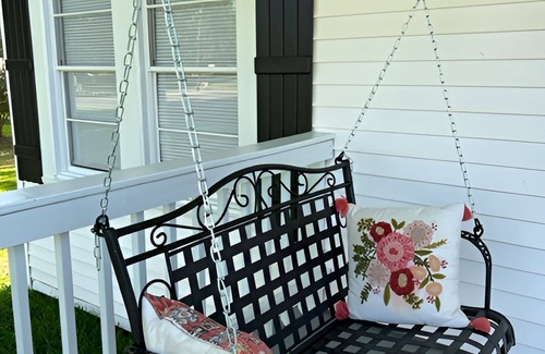 Benton Cottage | Modern Cottage in Downtown Benton
