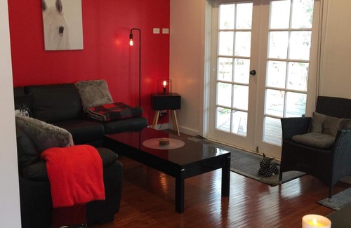 Mil-lel House | Modern Cottage in peaceful setting, dog door to large fenced yard, farm walks.