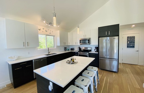 South Bruce Peninsula House | Modern cottage in the Bruce Peninsula with amazing sunset views.