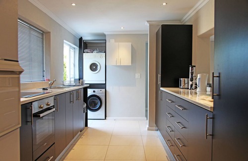 Constantia House | Modern Cottage In Upper Constantia