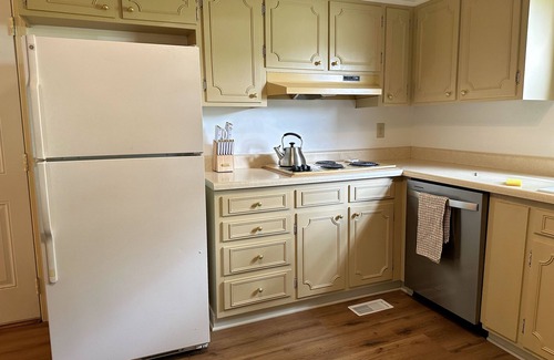 Jonesborough House | Modern cottage minutes from historic downtown Jonesborough
