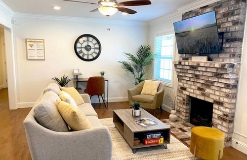 Castro Valley Cottage | Modern Cottage Perfect for Families & Remote Work