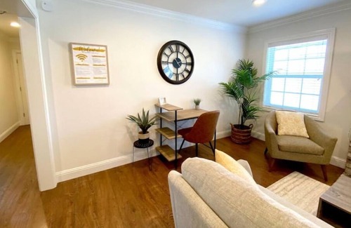 Castro Valley Cottage | Modern Cottage Perfect for Families & Remote Work