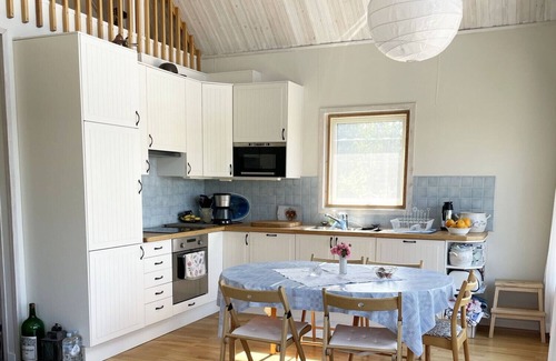 Loftahammar House | Modern Cottage with Lakeside Location and Idyllic Setting near Loftahammar | SE05084