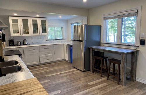 Carden Cottage | Modern Cottage with Dock and WiFi on Lake Dalrymple