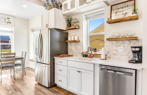 Long Beach House | Modern cottage with covered deck, grill & fireplace - walk to beach/bars/dining
