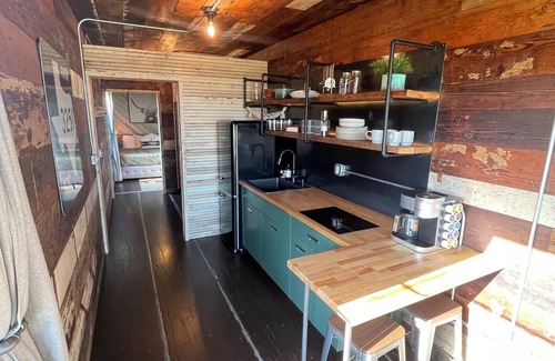 Nemo House | Modern Country Container Home - Great Location