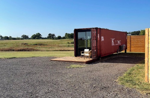 Nemo House | Modern Country Container Home - Great Location