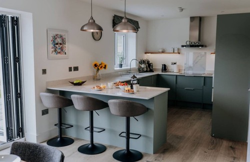 Llanarthney House | Modern Country Escape – Sleeps12