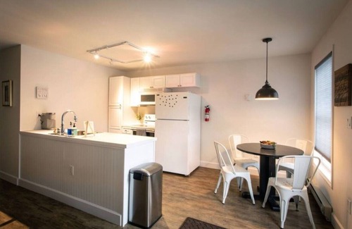 Caroline House | MODERN Country Retreat! 6 miles to Ithaca & hiking