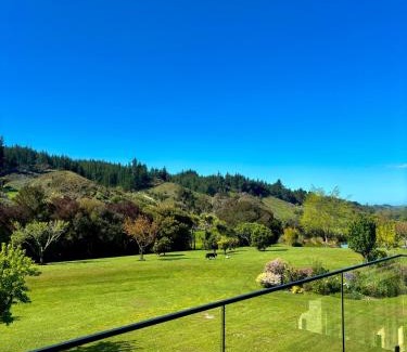 Upper Moutere Apartment | Modern Country Retreat