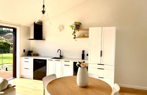Upper Moutere Apartment | Modern Country Retreat