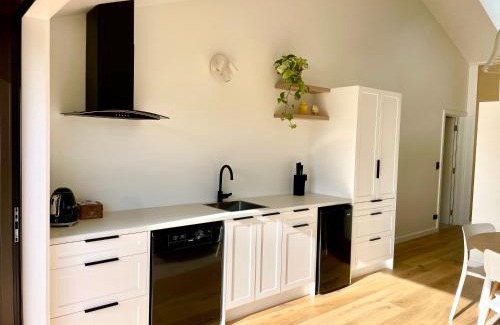 Upper Moutere Apartment | Modern Country Retreat
