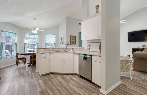 Hunt Club House | Modern county living just miles away from the beaches and city night life.