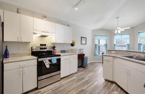 Hunt Club House | Modern county living just miles away from the beaches and city night life.