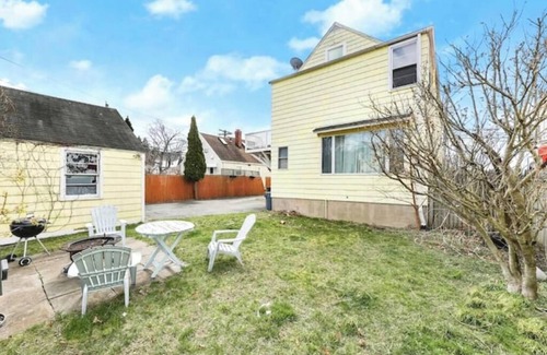 Black Rock Historic District Apartment | Modern Courtland