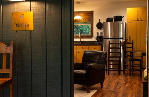 Dennis Cabin | Modern Cowboy Cabin with Scenic Country Views
