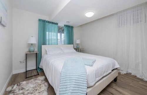 Barrie Apartment | Modern & Cozy 1 Bedroom with fast Wi-Fi, BBQ & Patio