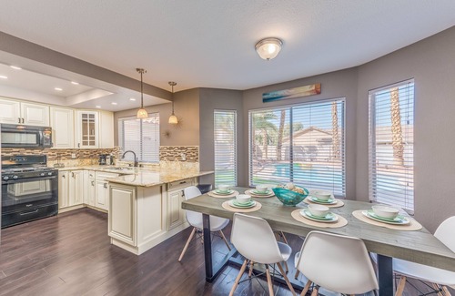 Green Valley House | Modern & Cozy | 13min to Strip, ♛Royal Beds, Pool