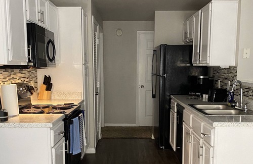 Houston Apartment | Modern Cozy 1bd/1ba 15mins from IAH