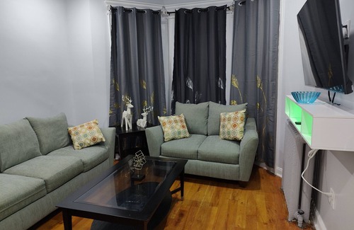 Jamaica Estates House | Modern Cozy 1BR/BA apartment, Minutes from JFK/LGA/Manhattan